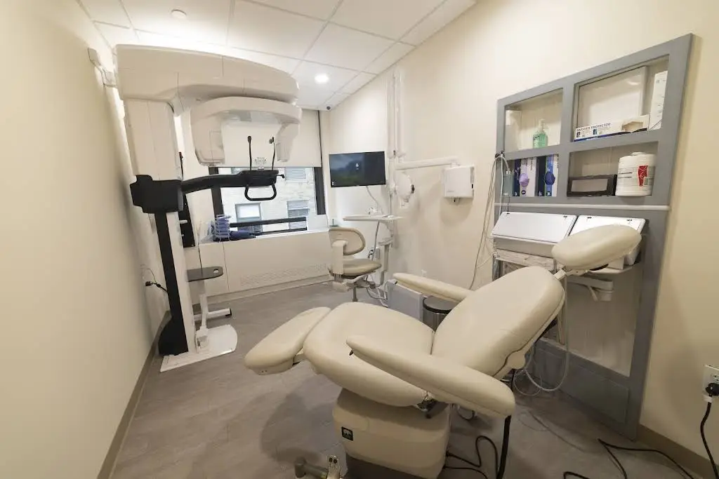 Brooklyn Periodontics & Implant Dentistry - Professional dental clinic exterior with modern facilities