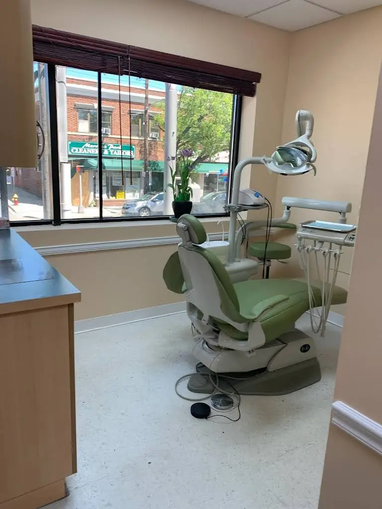 Dentistry With Comfort | Brian Ciporin, DDS - Professional dental clinic exterior with modern facilities