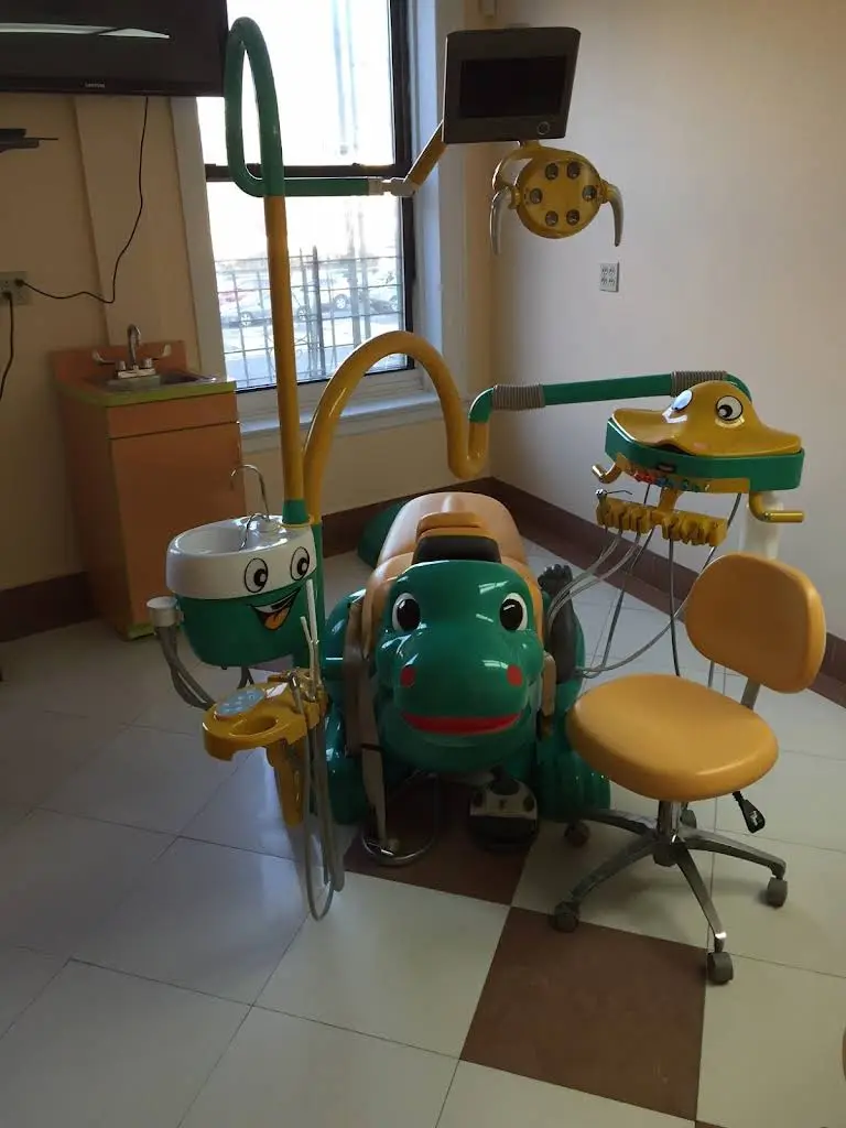 Queens Children Dentist - Professional dental clinic exterior with modern facilities