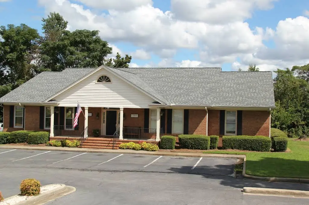 Simpson Family Dentistry - Richard W. Simpson V, DMD - Professional dental clinic exterior with modern facilities