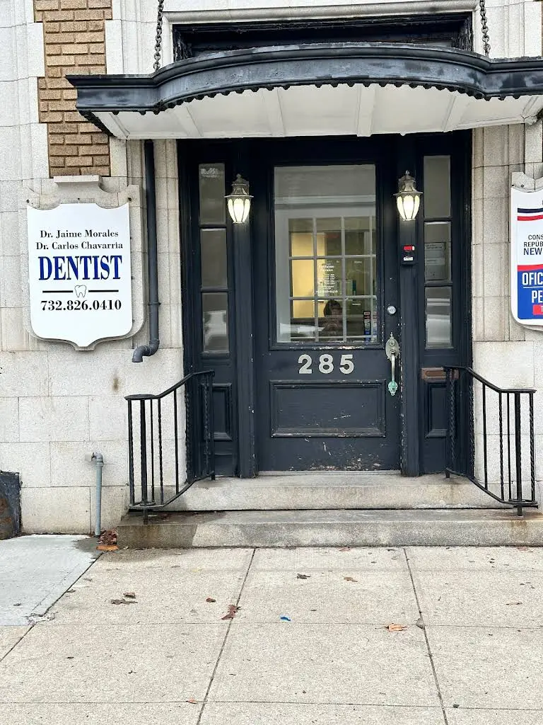 Carlos Chavarria DMD - Professional dental clinic exterior with modern facilities