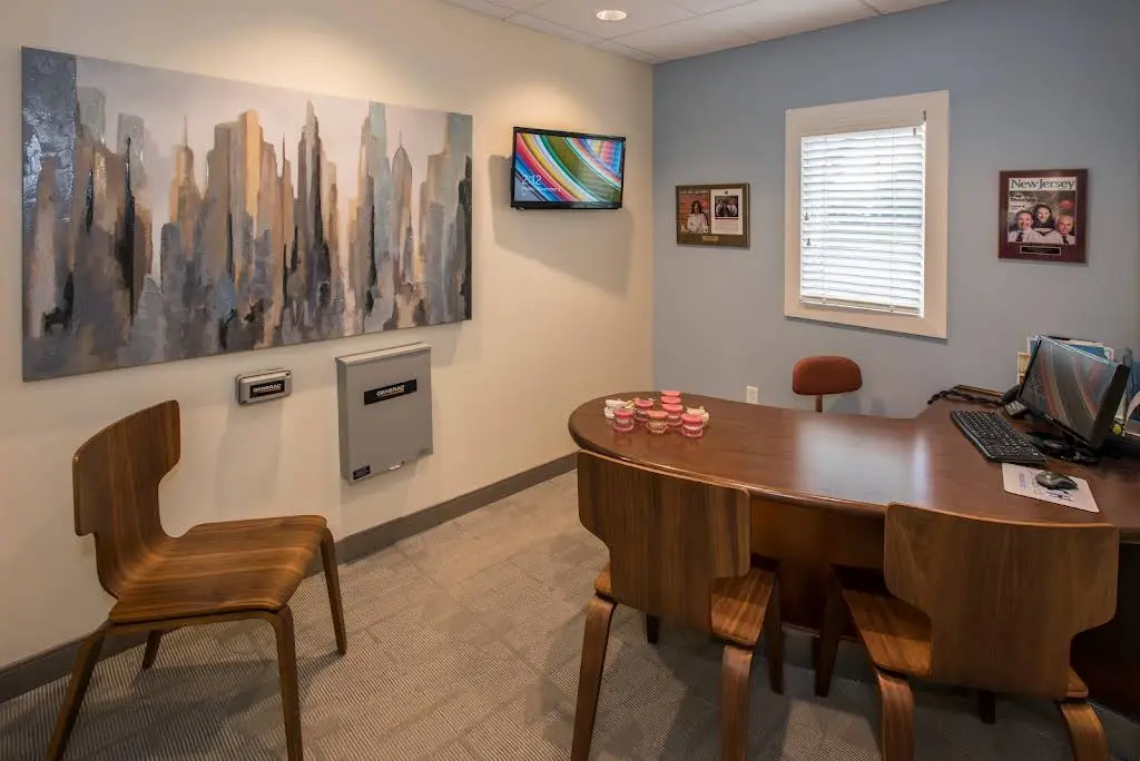 Hoch Orthodontics - Professional dental clinic exterior with modern facilities