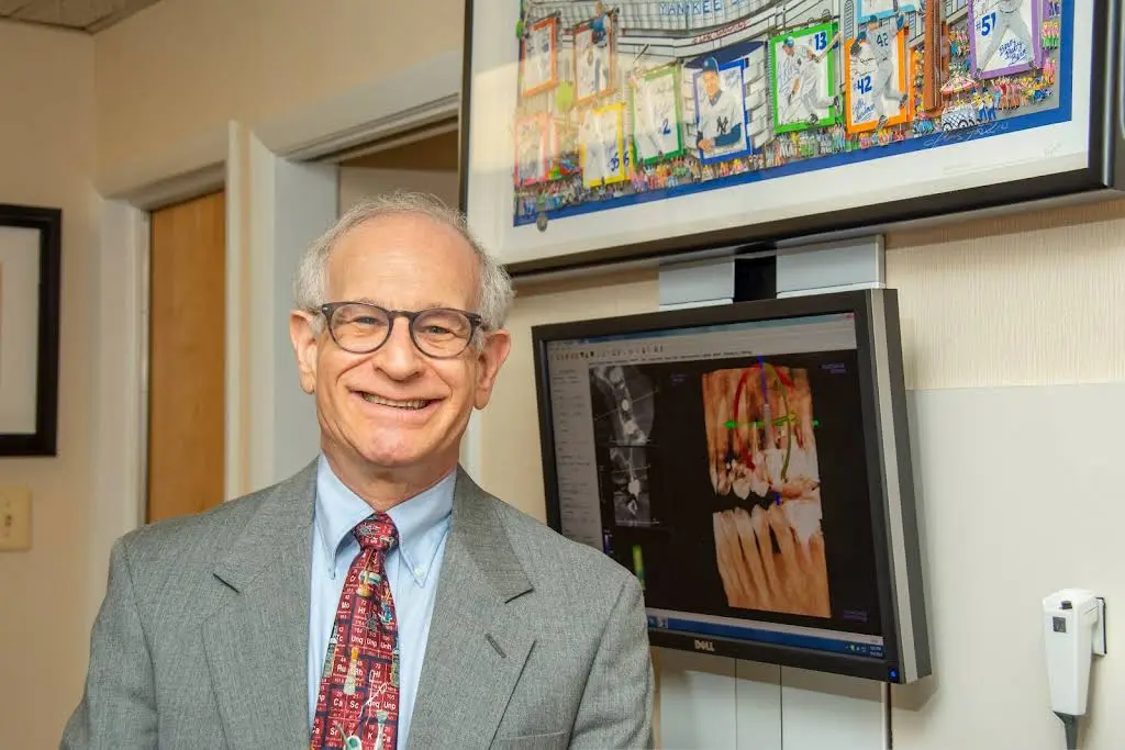 Lee M. Lichtenstein, DMD, PA - Professional dental clinic exterior with modern facilities