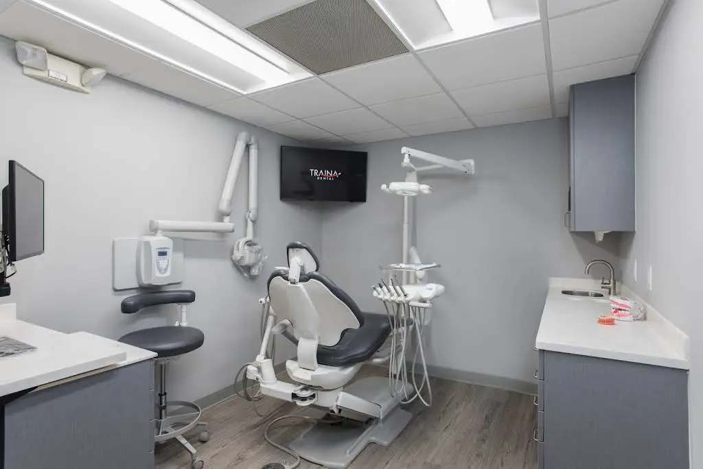 Traina Dental - Professional dental clinic exterior with modern facilities