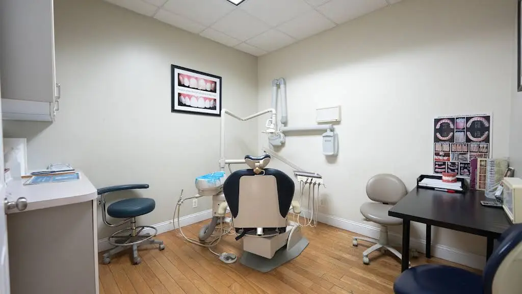 Roosevelt Dental Care - Professional dental clinic exterior with modern facilities