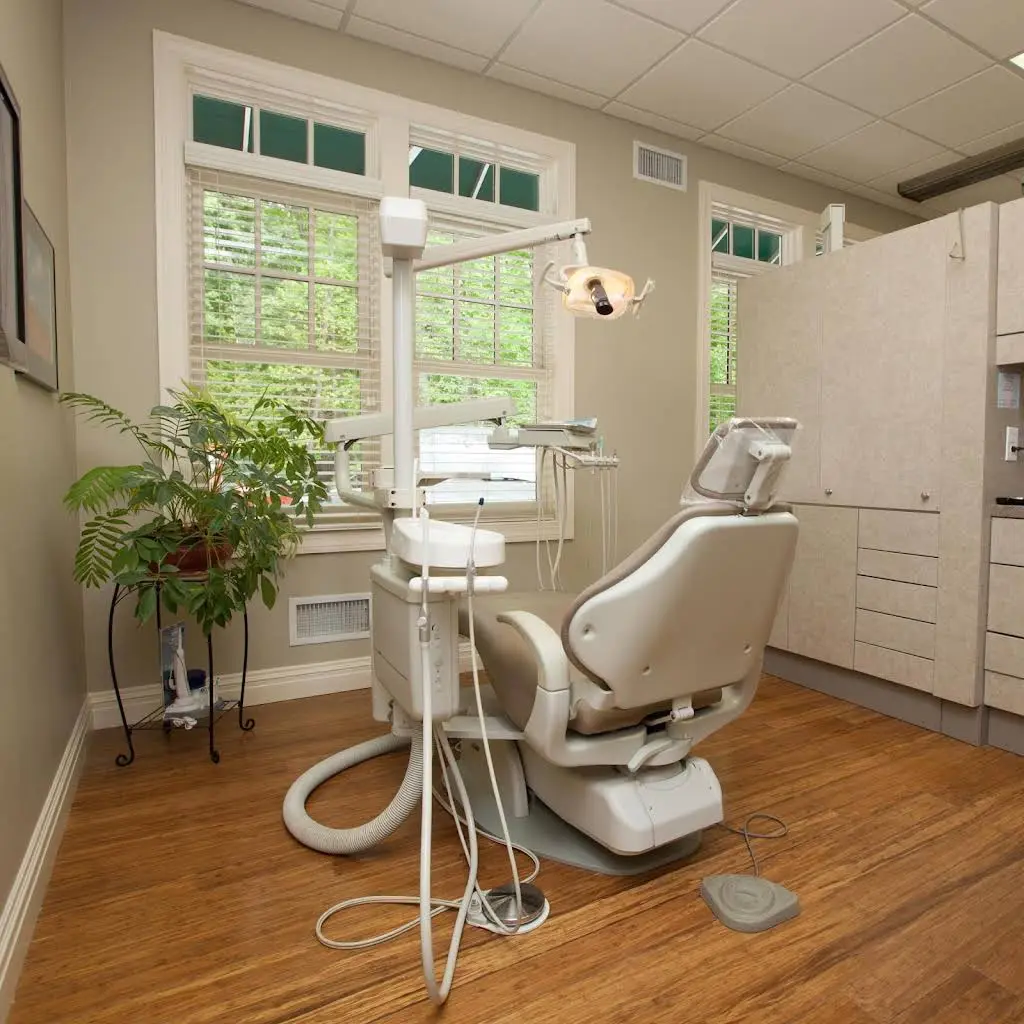 FLOW Dental Aesthetics - Professional dental clinic exterior with modern facilities