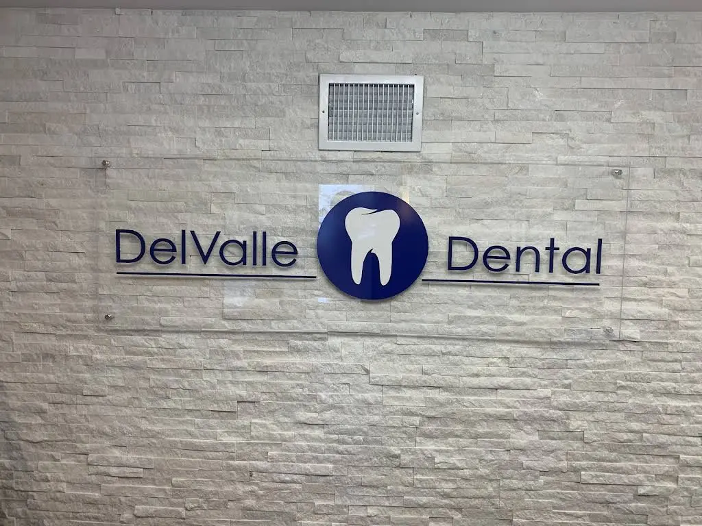 Del Valle Dental Care