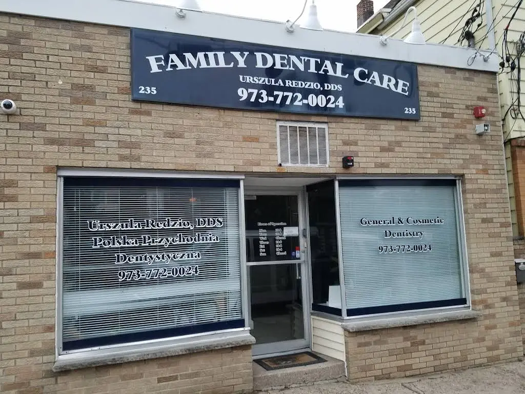 Urszula Redzio, DDS - Professional dental clinic exterior with modern facilities
