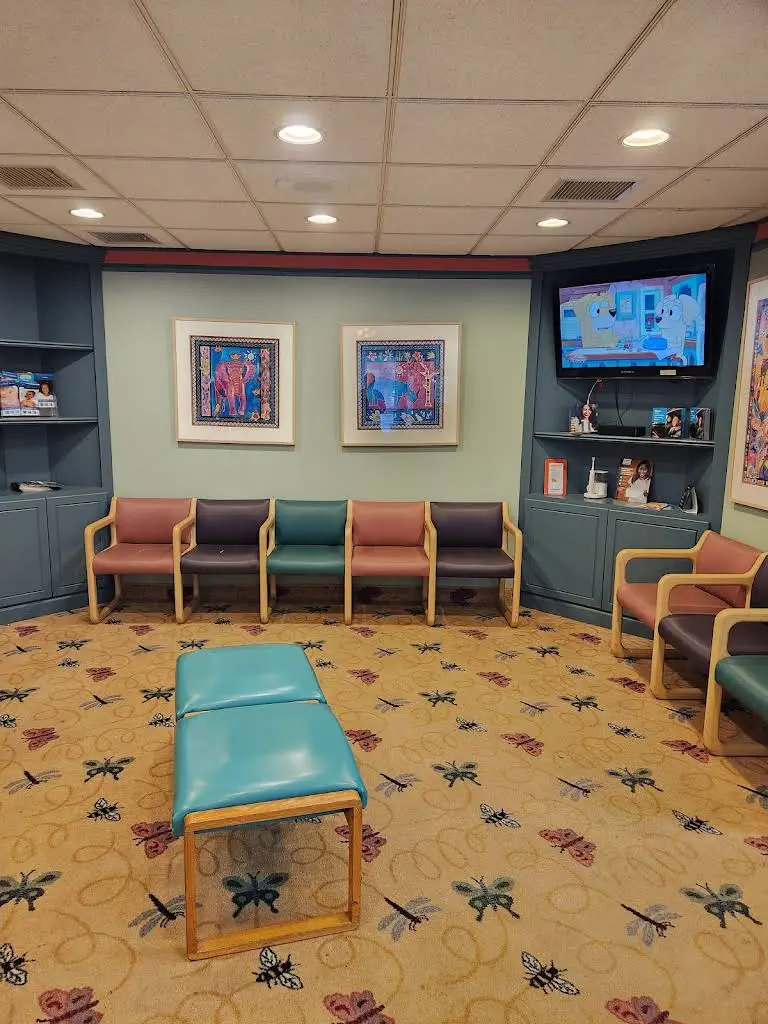 Tots to Teens & In Bee-tween - Professional dental clinic exterior with modern facilities