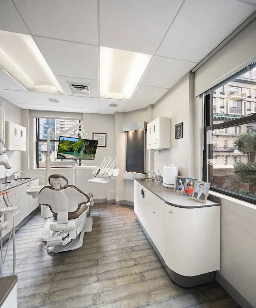 Lazare Biomimetic Dentistry and Smile Design