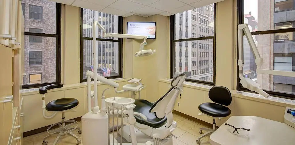 286 Madison Dental - Professional dental clinic exterior with modern facilities