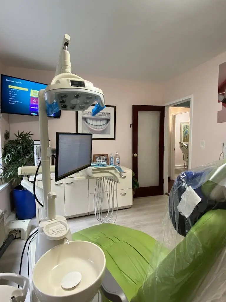 Fifth Avenue Smile - Professional dental clinic exterior with modern facilities
