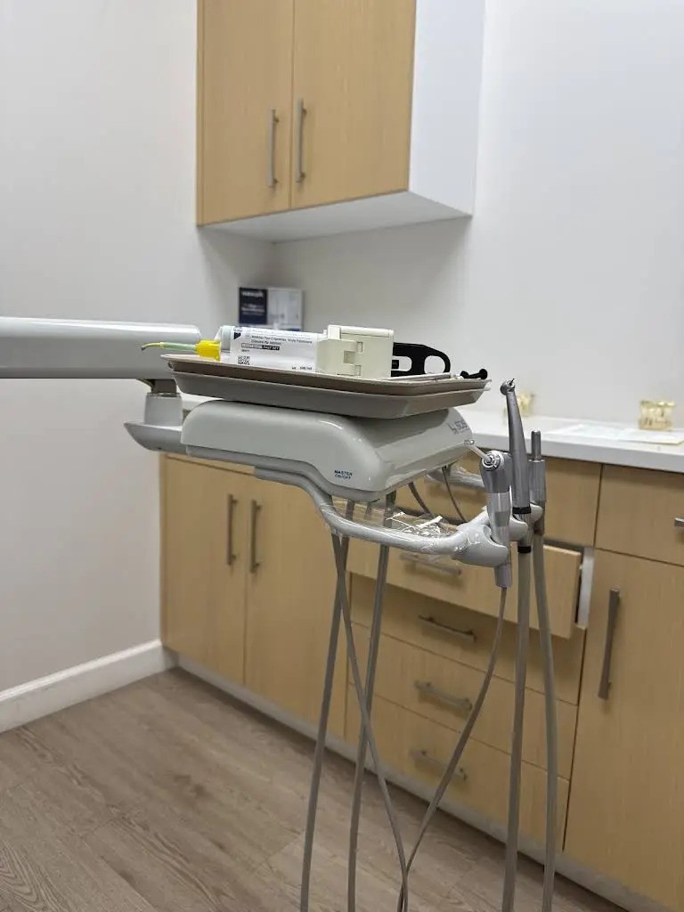 Fedida Family Dentistry & Dental Spa - Professional dental clinic exterior with modern facilities