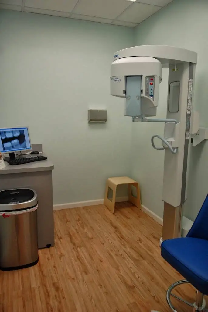 Albee Dental Care - Professional dental clinic exterior with modern facilities
