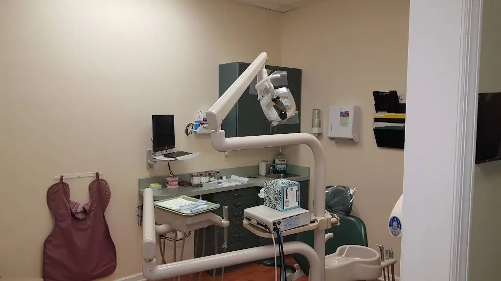 Advanced Dental Bergen - Professional dental clinic exterior with modern facilities