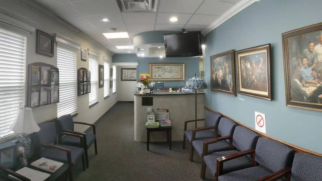 Drs. Gardiner and Dituri PA - Professional dental clinic exterior with modern facilities