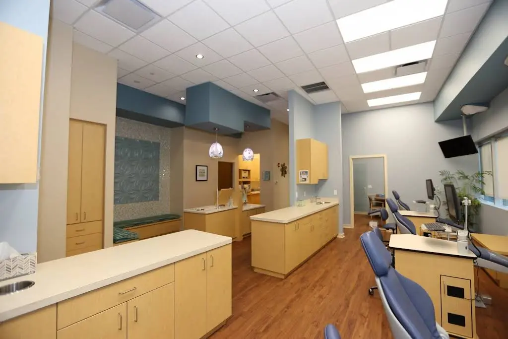 Kreiner Dental - Professional dental clinic exterior with modern facilities