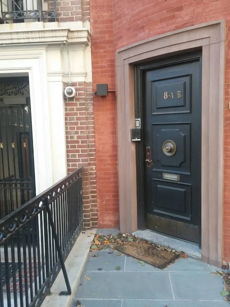 Rozenberg Dental NYC - Professional dental clinic exterior with modern facilities