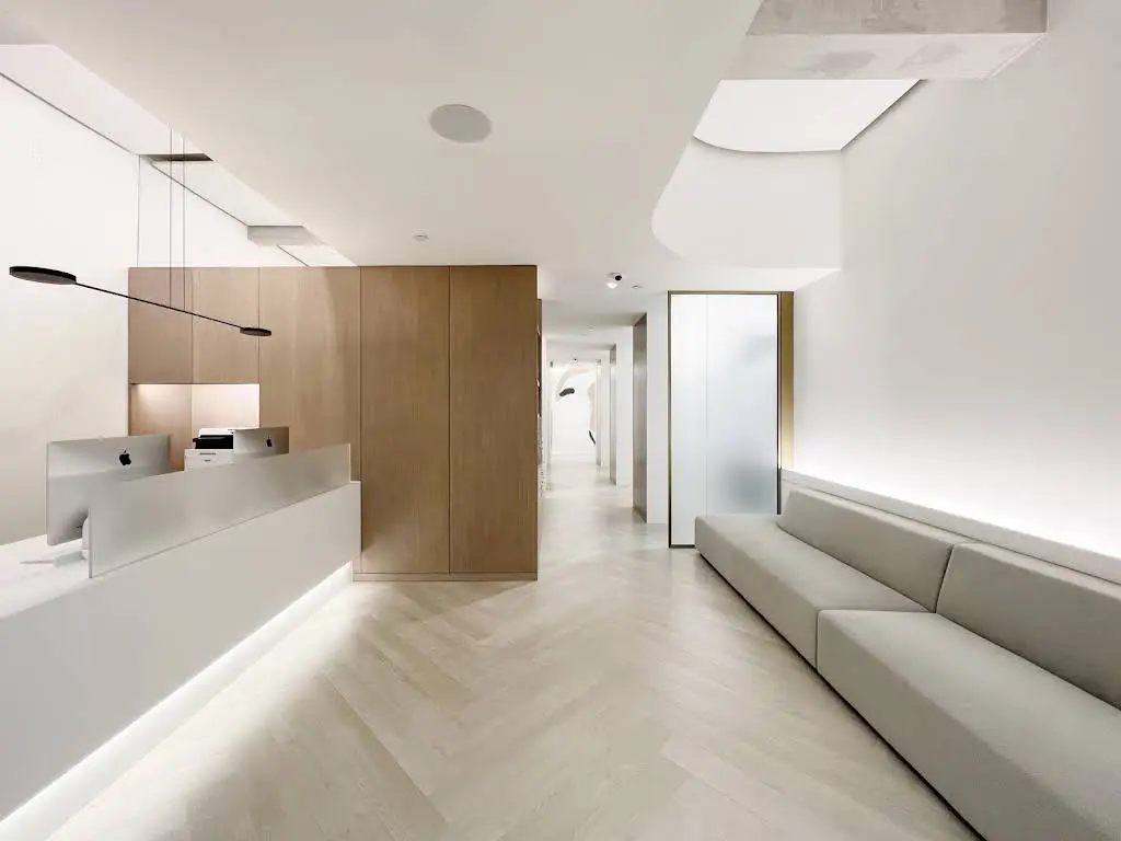 Iro Dental - Professional dental clinic exterior with modern facilities