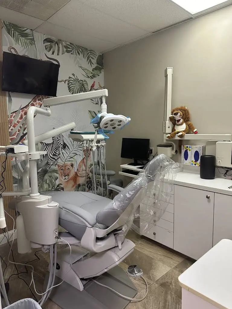 First Street Smiles - Professional dental clinic exterior with modern facilities