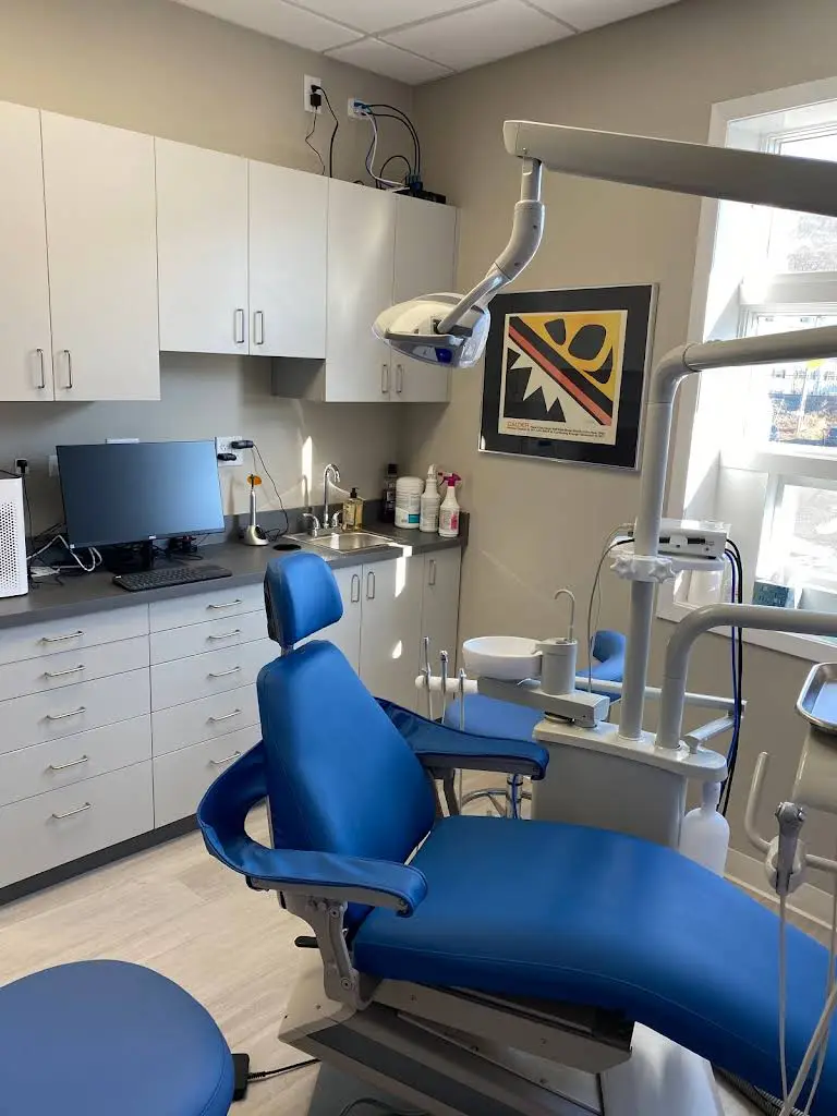 N. Jacob Praff, D.D.S. - Professional dental clinic exterior with modern facilities