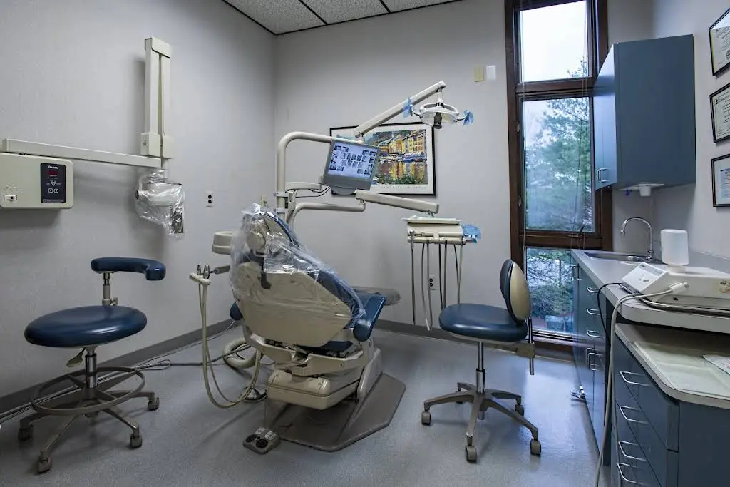 Advanced Periodontics and Dental Implants, LLC - Professional dental clinic exterior with modern facilities