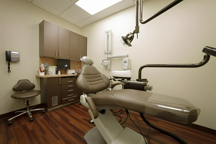 Luxury & Cosmetic Dentistry NYC - Professional dental clinic exterior with modern facilities