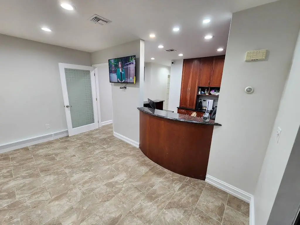 Expressway Dental - Professional dental clinic exterior with modern facilities