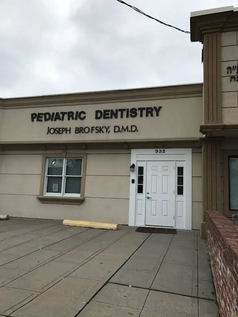 Marciano Pediatric Dentistry - Professional dental clinic exterior with modern facilities