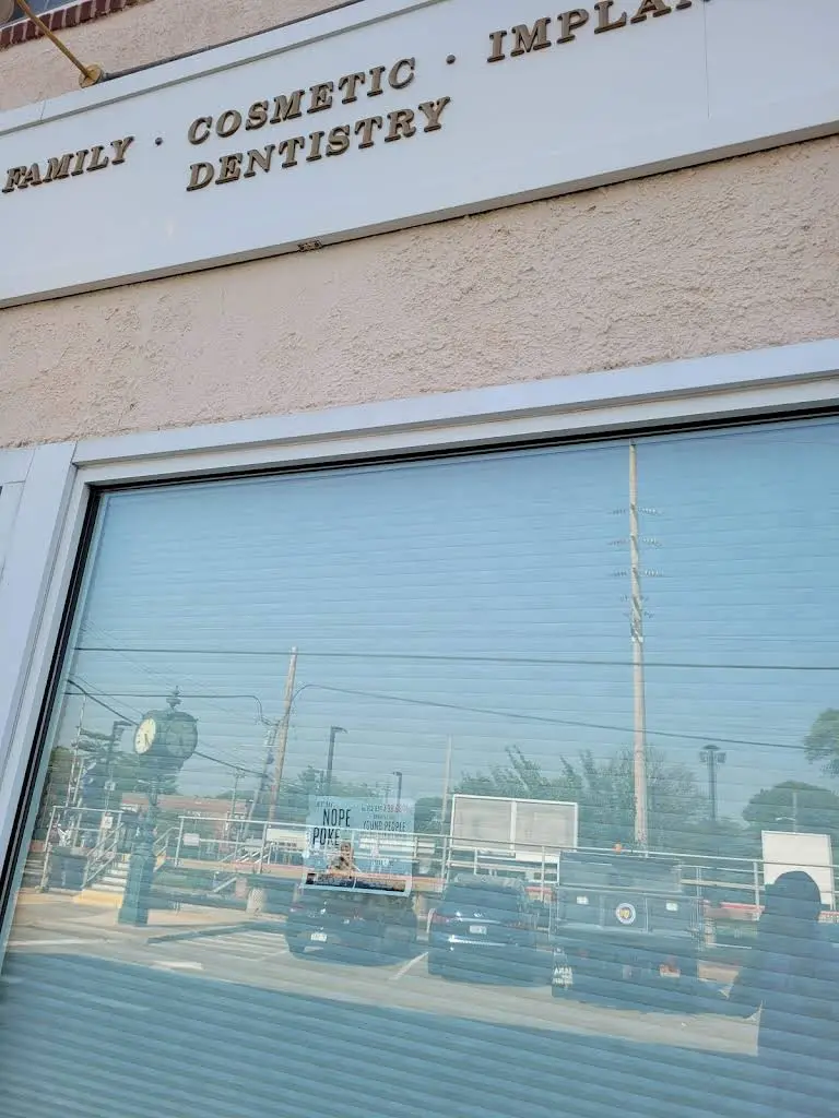 Jedwab Dental - Professional dental clinic exterior with modern facilities