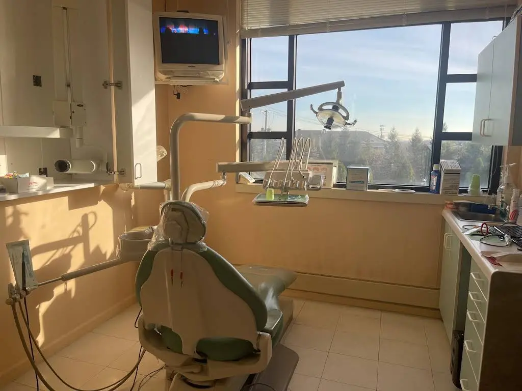 Family Smiles & Dental Implant Center