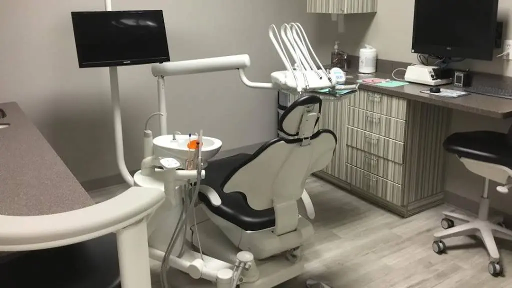 Park Ridge Dental - Professional dental clinic exterior with modern facilities