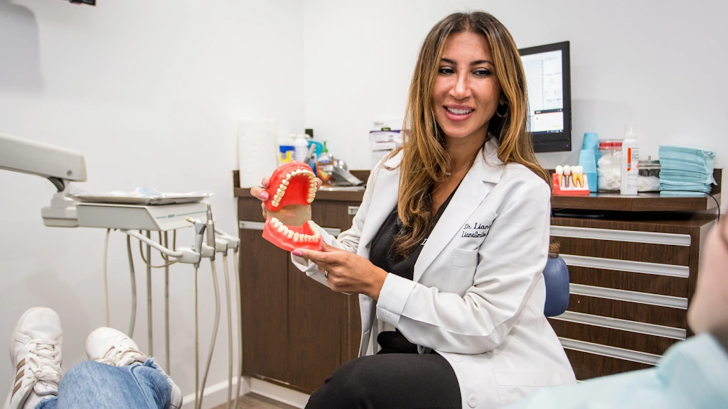 LianaSmiles: Liana Stein, DDS