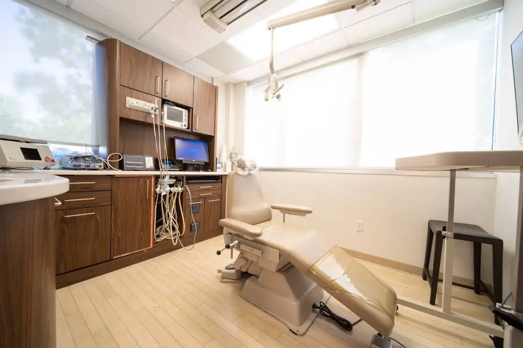 Riverside Oral Surgery - Professional dental clinic exterior with modern facilities