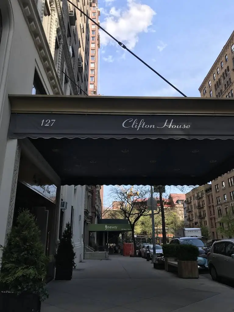 Manhattan Dental Care - Professional dental clinic exterior with modern facilities