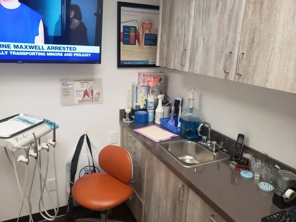 Hollywood Smile Dental - Professional dental clinic exterior with modern facilities