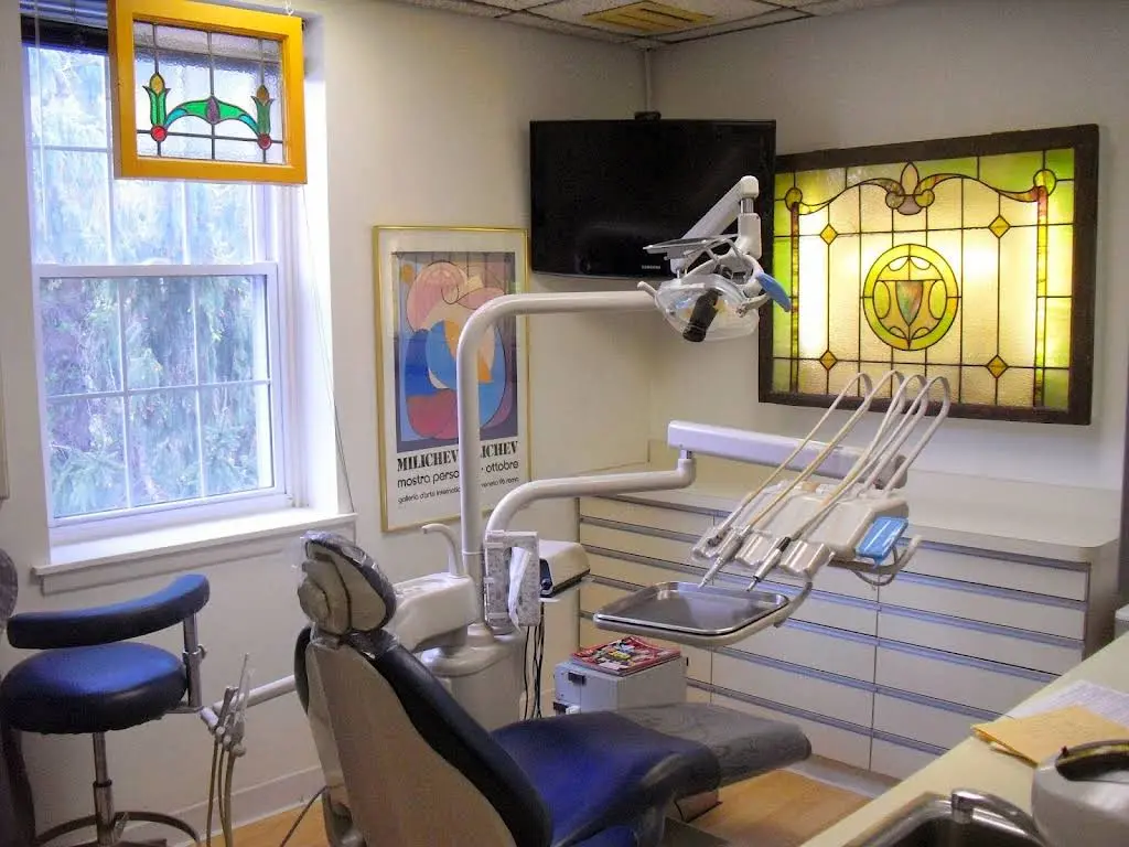 Starik Dental Studio - Professional dental clinic exterior with modern facilities