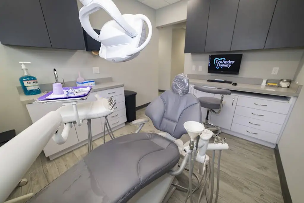 LosAndes Dentistry - Professional dental clinic exterior with modern facilities