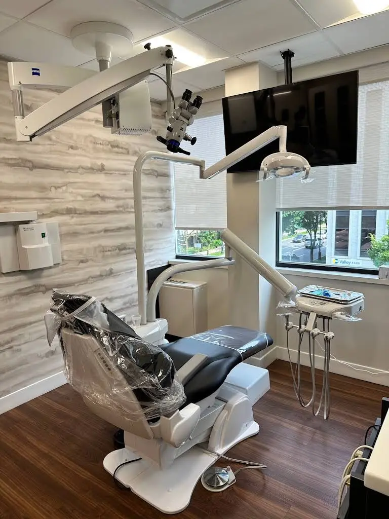 Tangredi Endodontics - Professional dental clinic exterior with modern facilities