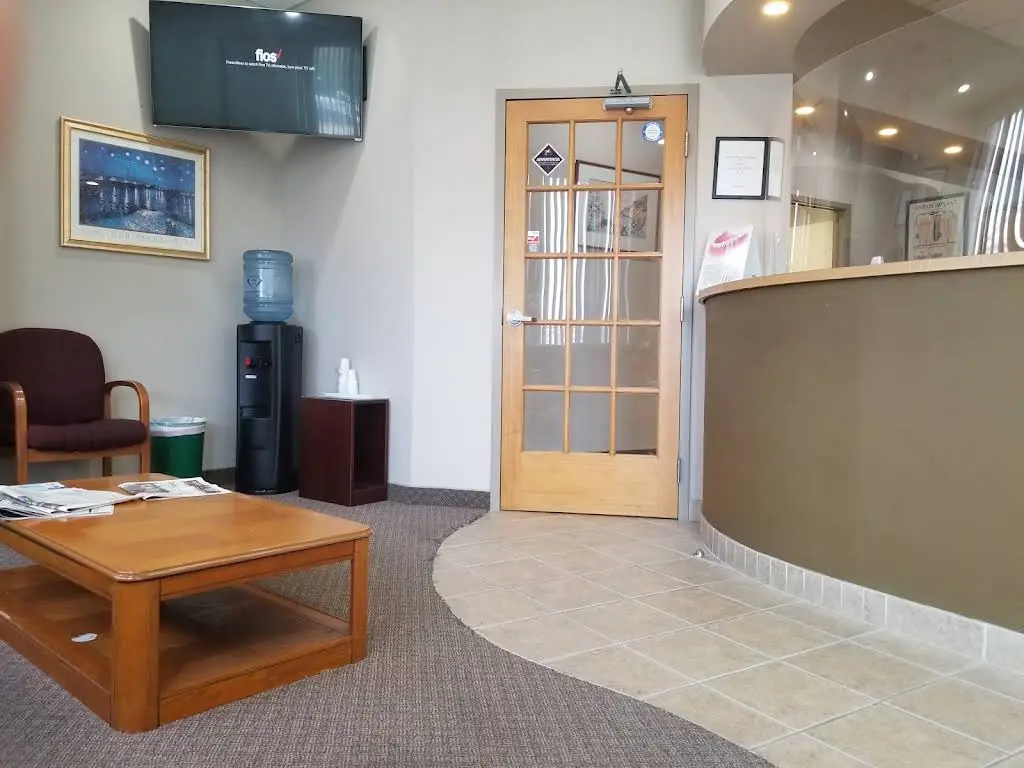 Universal Dental Implant Center