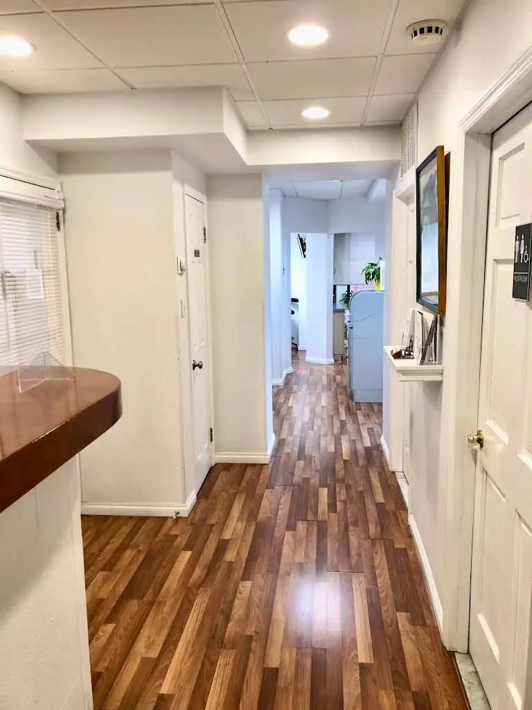 Marcia S. Grossman DMD - Professional dental clinic exterior with modern facilities