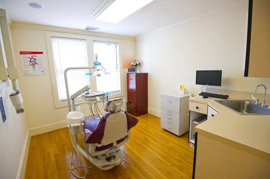 Advanced Dental Technology: Peterson John C DDS - Professional dental clinic exterior with modern facilities