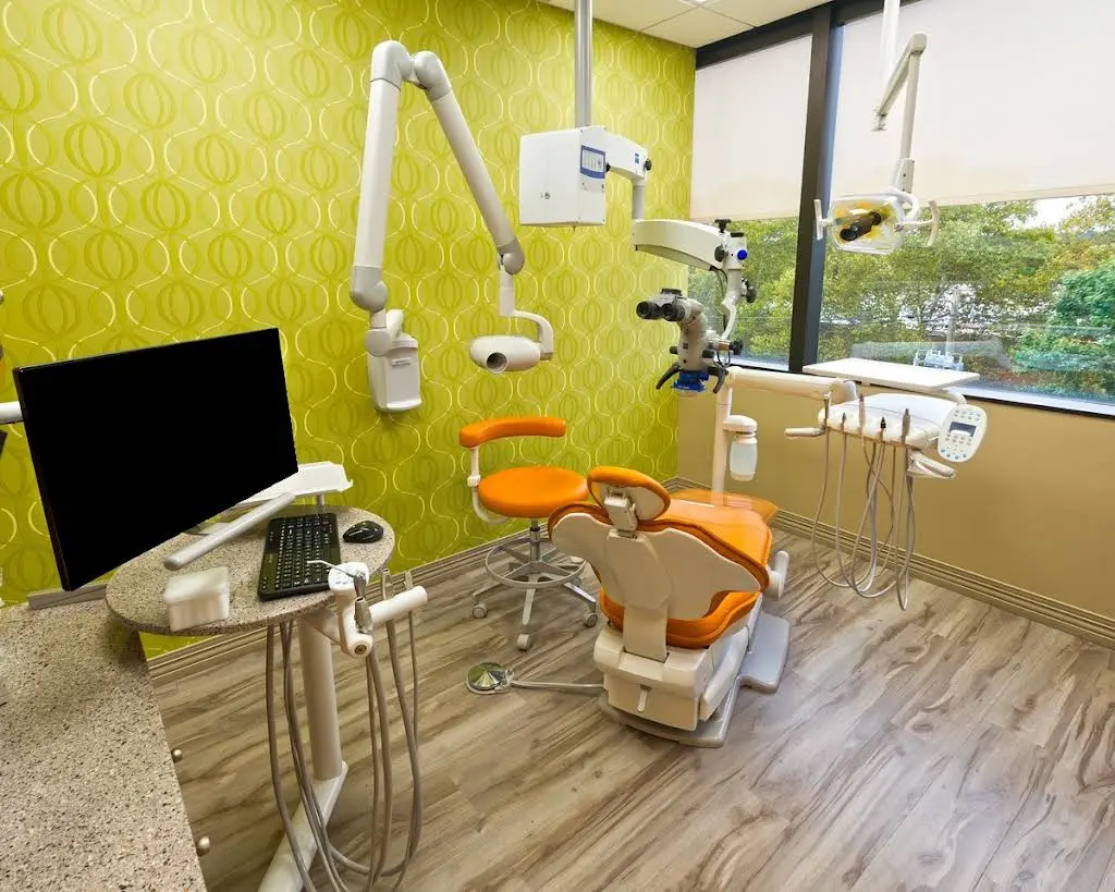 Metropolitan Endodontics - Professional dental clinic exterior with modern facilities