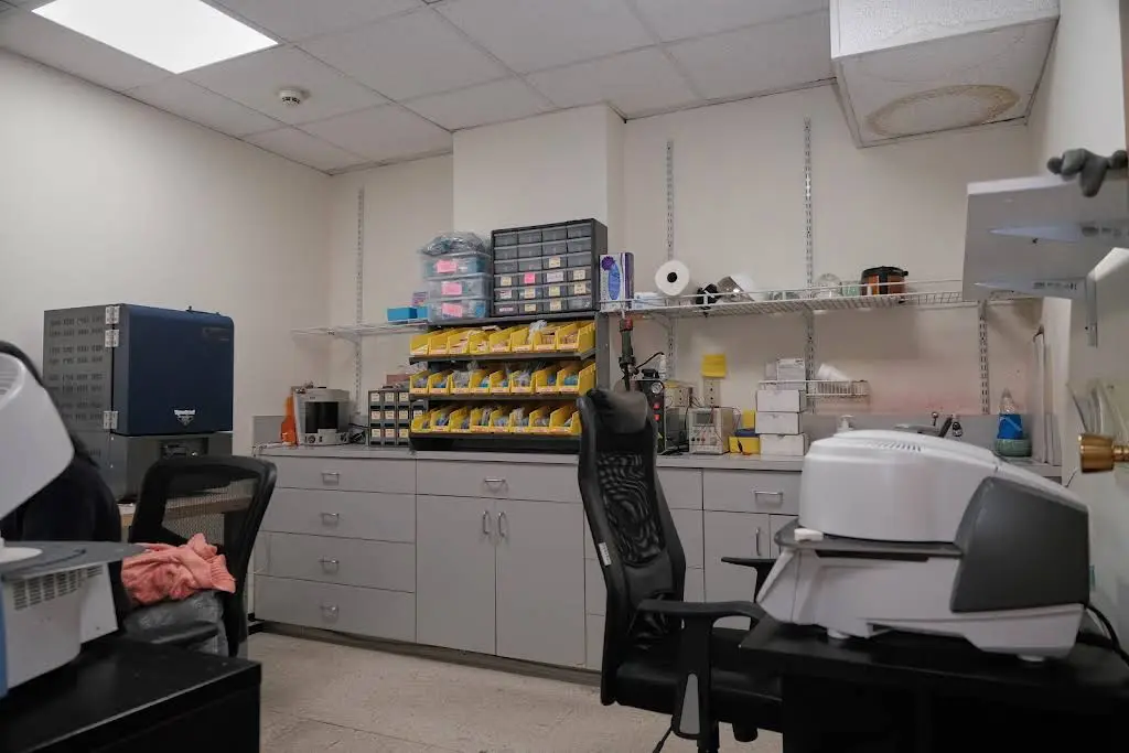 Plaza Dental Implant Center