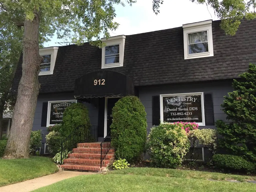 Daniel Savini DDS - Professional dental clinic exterior with modern facilities