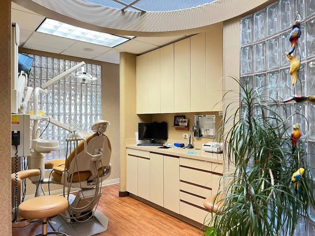 North Shore Cosmetic and Dental Implants - Professional dental clinic exterior with modern facilities