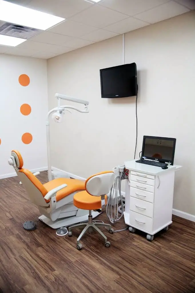 Four Seasons Dental Care PLLC - Professional dental clinic exterior with modern facilities
