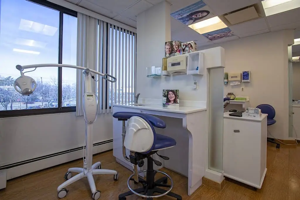 Palisades Designer Dentistry: Jeffrey M. Brown, DMD - Professional dental clinic exterior with modern facilities