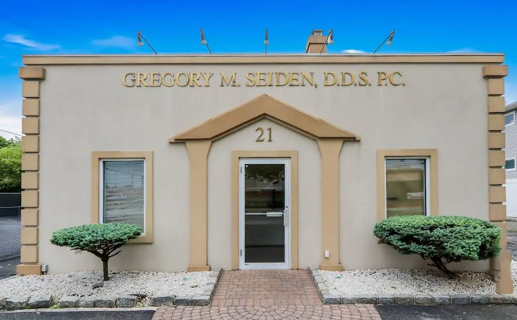 Seiden Dental Excellence - Professional dental clinic exterior with modern facilities