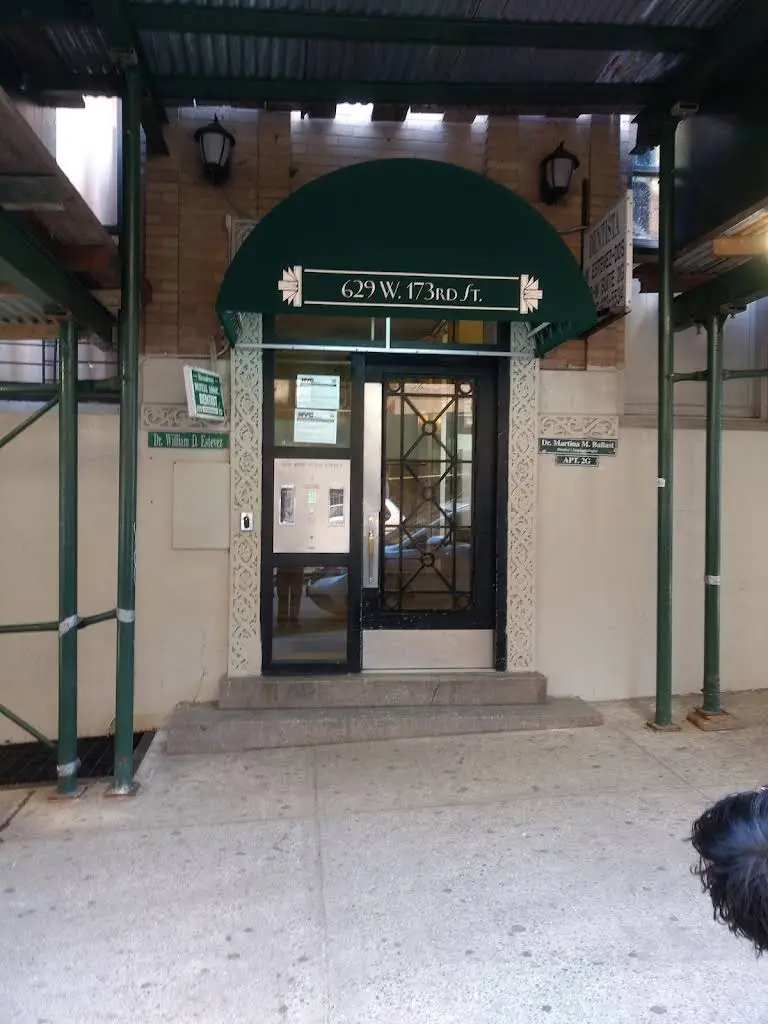 Broadway Dental Associates - Professional dental clinic exterior with modern facilities